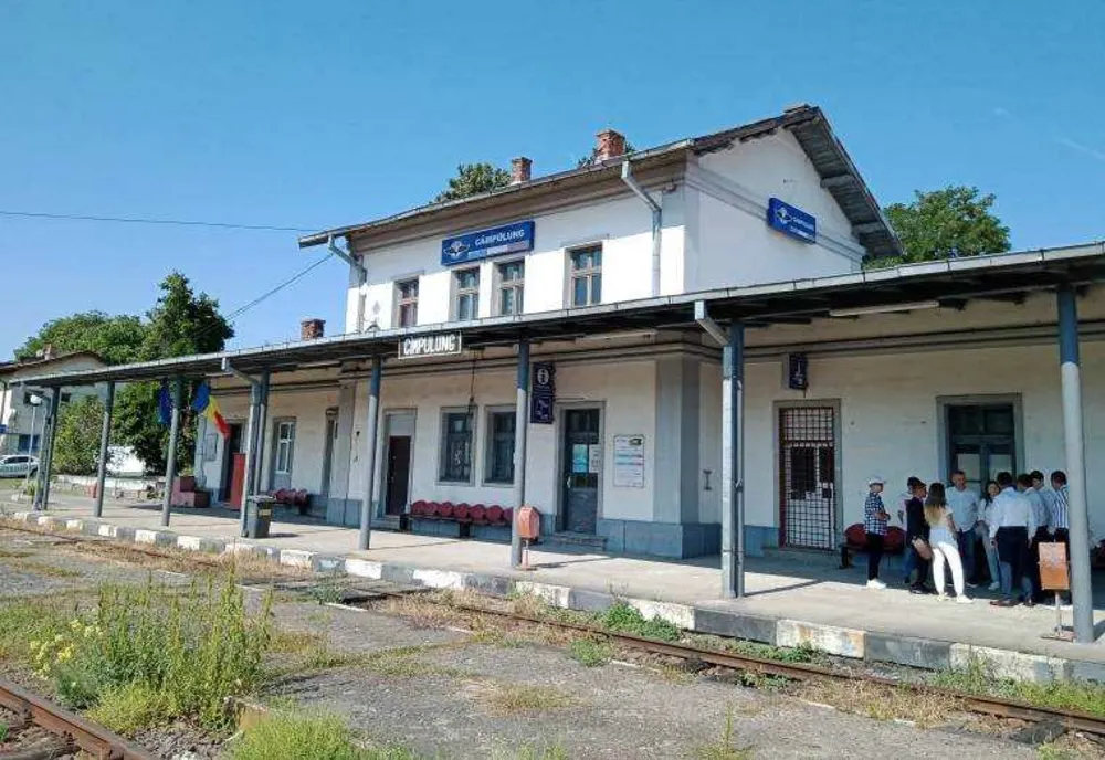 PROBLEME CU TRENURILE ÎN CÂMPULUNG DIN CAUZA LUCRĂRILOR LA INFRASTRUCTURA FEROVIARĂ