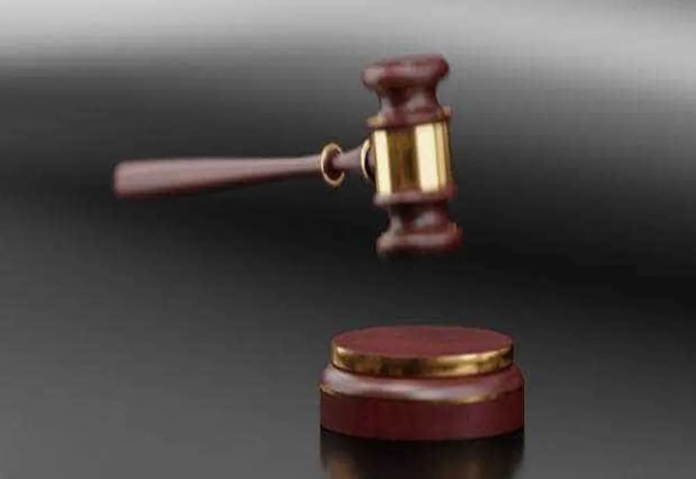 GREFIERII ȘI MAGISTRAȚII ÎN JUDECATĂ PENTRU MAJORAREA SALARIILOR
