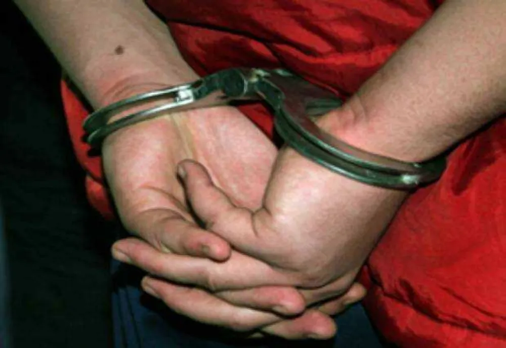 REȚINUT PENTRU NERESPECTAREA ORDINULUI DE PROTECȚIE: BĂRBAT DIN BUDEASA ÎNCĂLCAT OBLIGAȚIA DE A NU SE APROPIA DE SOȚIE