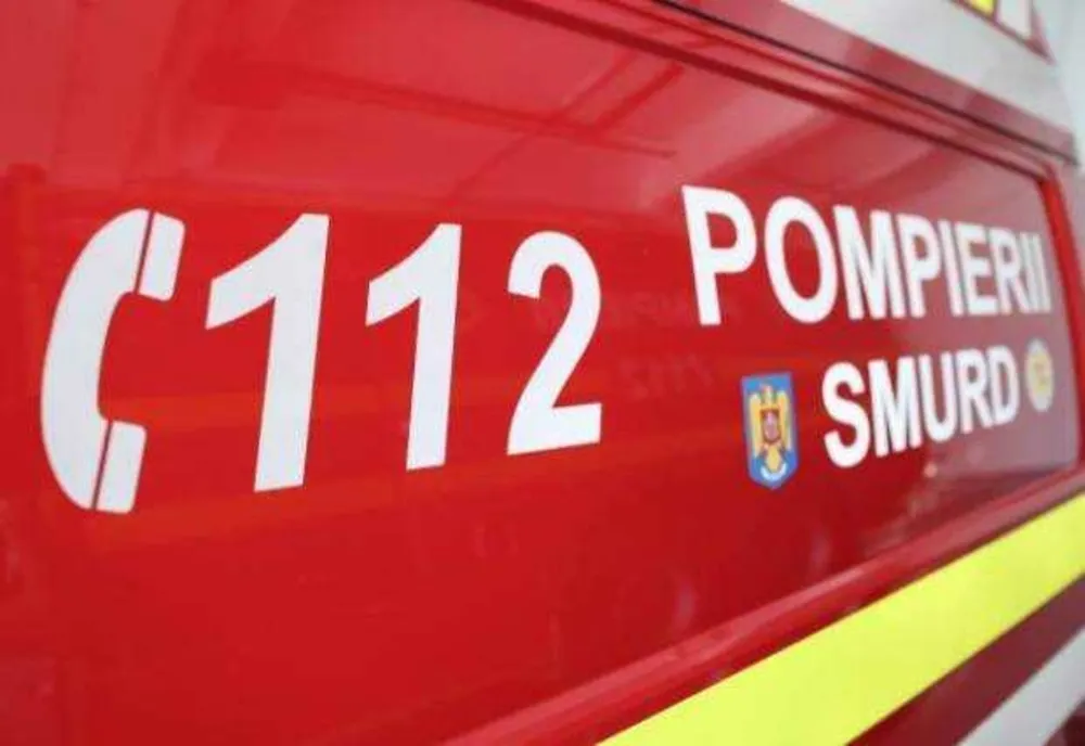 SALVAREA UNEI FETIȚE DE 2 ANI ȘI 5 LUNI DINTR-O MAȘINĂ BLOCATĂ ÎN ORADEA