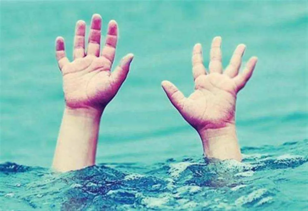TATĂL S-A JERTFIT ÎN ÎNCERCAREA DE A-ȘI SALVA FIICA DE LA ÎNECAT