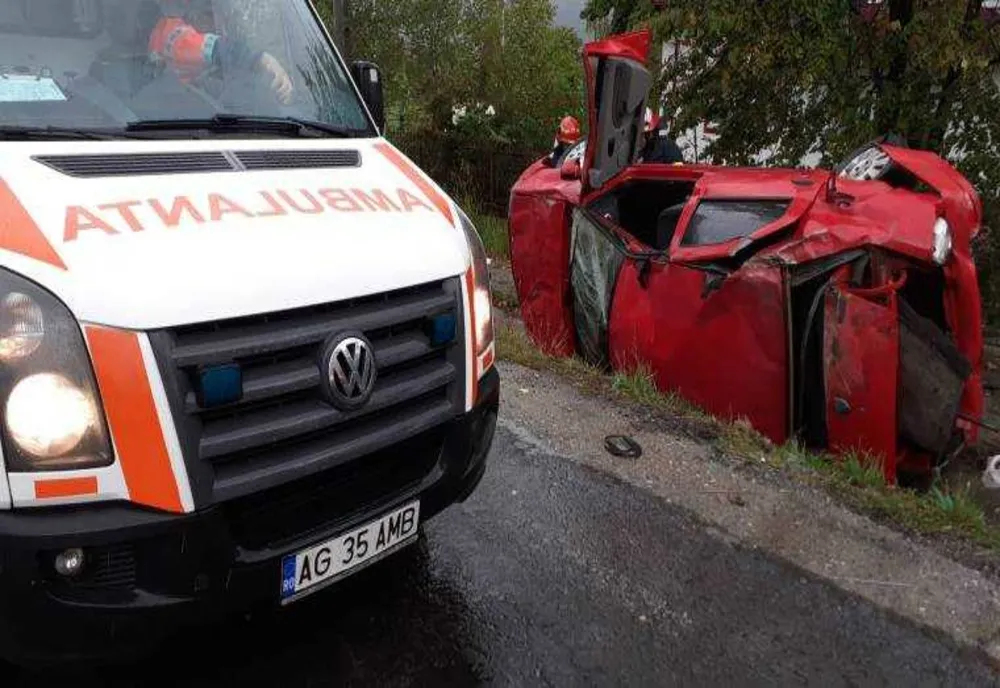 ACCIDENTE RUTIERE ÎN ARGEȘ: UN AUTOTURISM S-A RĂSTURNAT LA VALEA MARE PRAVĂȚ