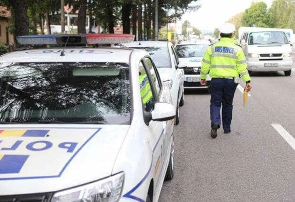 ȘOFER DIN ȚIȚEȘTI, OPRIT DE POLIȚIȘTI PENTRU CONDUIT PERICULOS