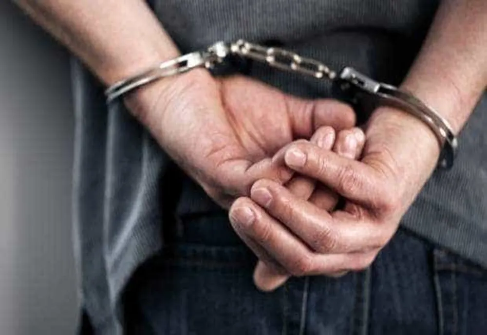REȚINUT UN BĂRBAT PENTRU AMENINȚARE ȘI HĂRȚUIRE ÎN CÂMPULUNG