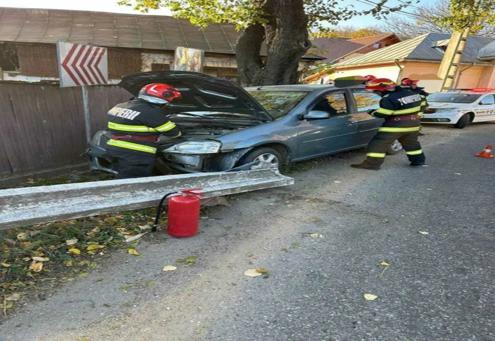 ACCIDENT RUTIER ÎN COMUNA COȘEȘTI, ARGEȘ: AUTOTURISM IZBIT DE PARAPET, INTERVENȚIE RAPIDĂ A POMPIERILOR
