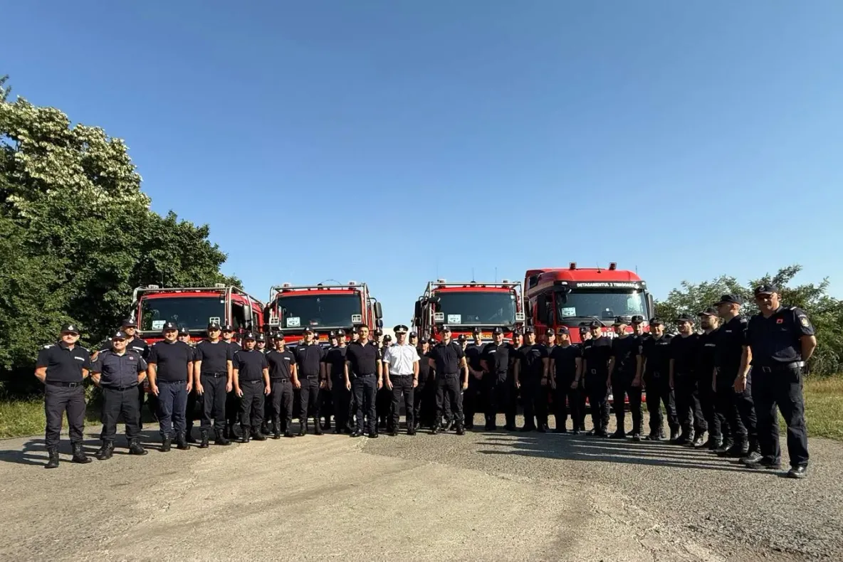 Pompieri români, trimiși în Franța să intervină pentru stingerea incendiilor de vegetație 