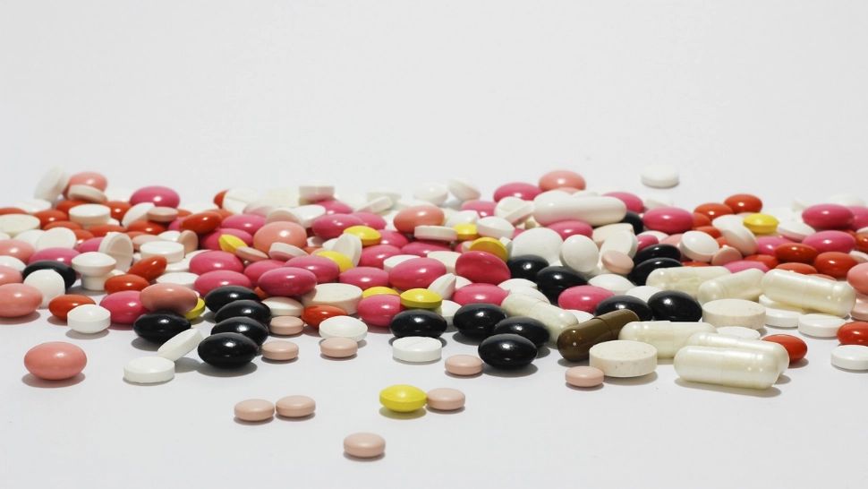 Producătorii de medicamente le transmit românilor că nu este cazul să-și facă stocuri