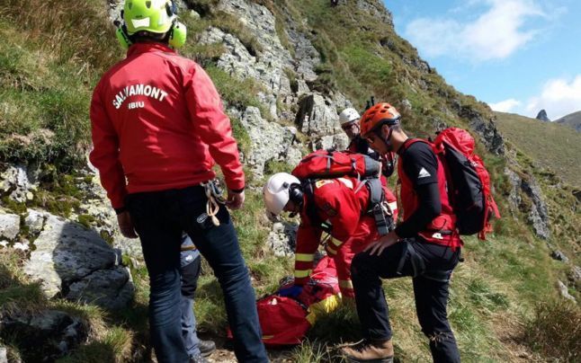 Update-Accident cumplit pe Vârful Moldoveanu! Conducătorul unui grup s-a prăbușit în râpă!