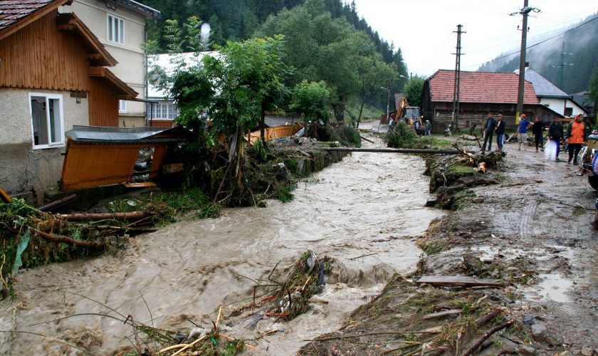 Pericol de inundaţii pe râul Bratia! Avertizare emisă până la miezul nopţii!