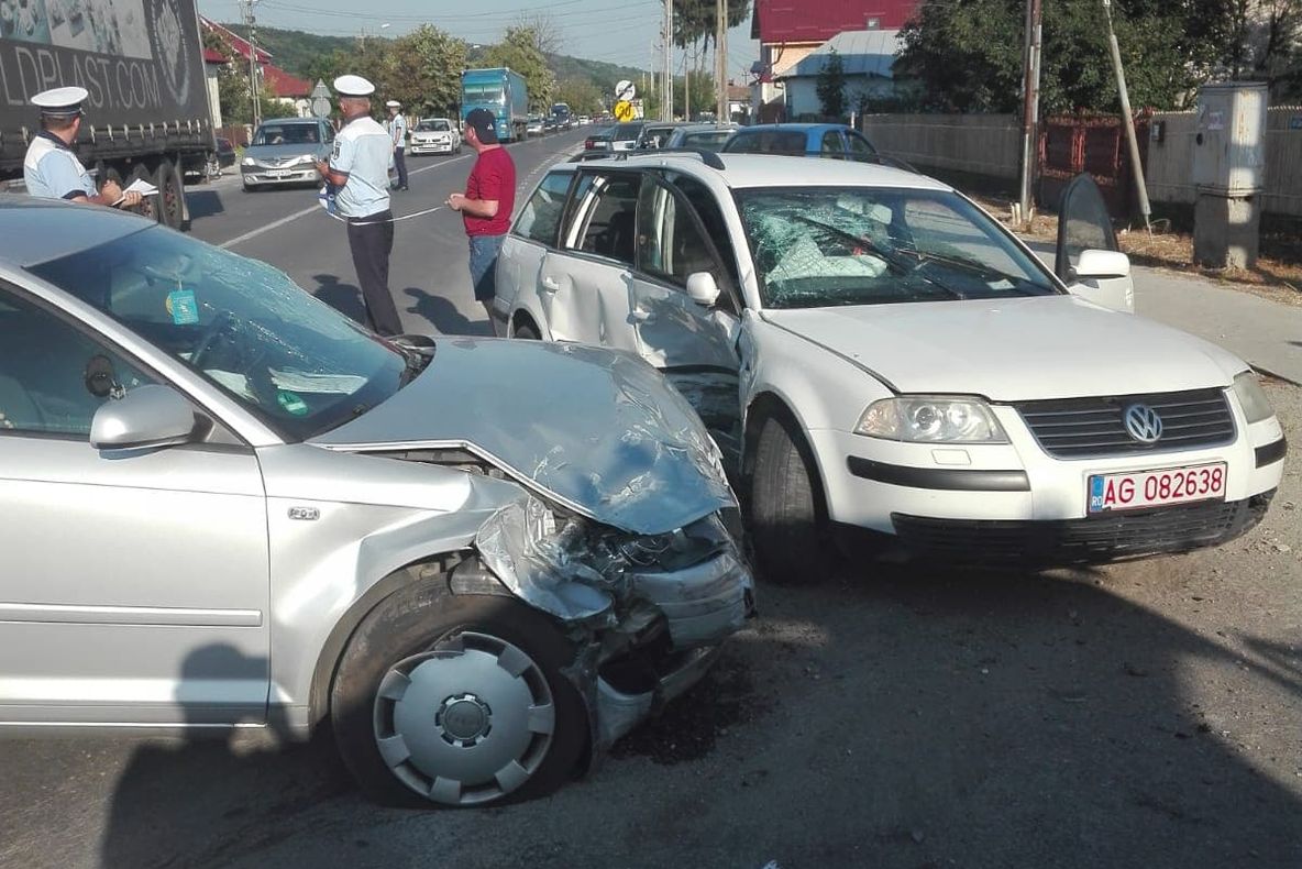 Două fetiţe rănite  în accident la Topoloveni! Şoferul vinovat nu s-a asigurat
