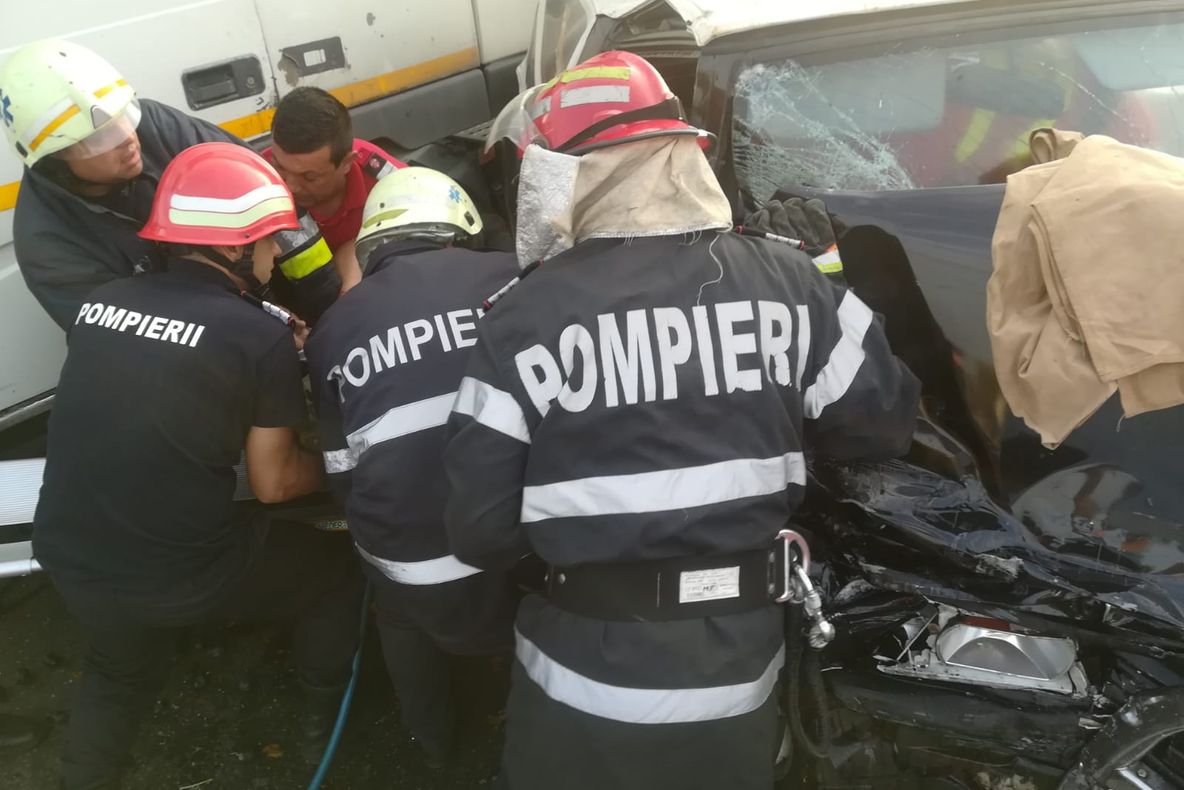 VIDEO-Accident mortal pe DN 7! Mașina de teren a intrat sub un TIR