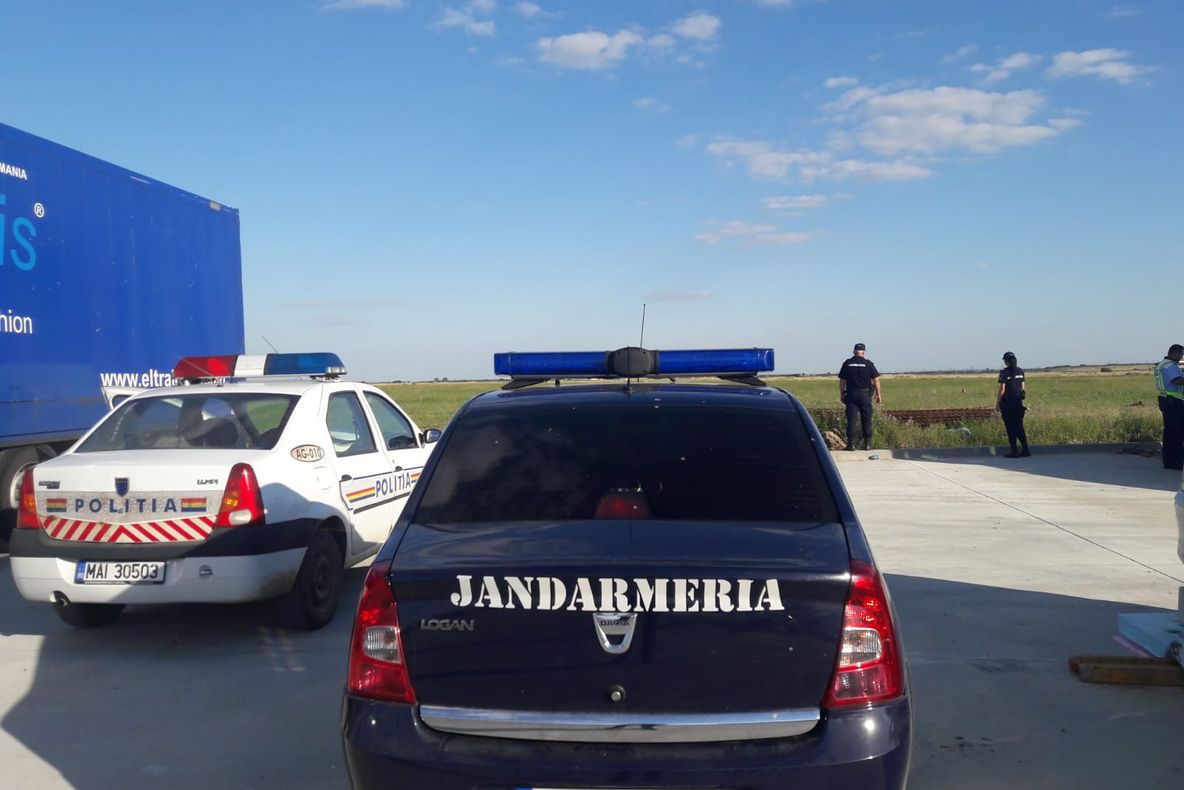 VIDEO-Proiectil găsit în timpul unor săpături, la Albota!  Provine din cel de-al Doilea Război Mondial