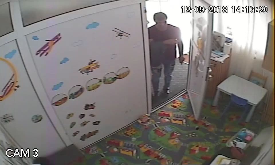 Video-Hoț tupeist! A furat dintr-un centru pentru copii cu dizabilități