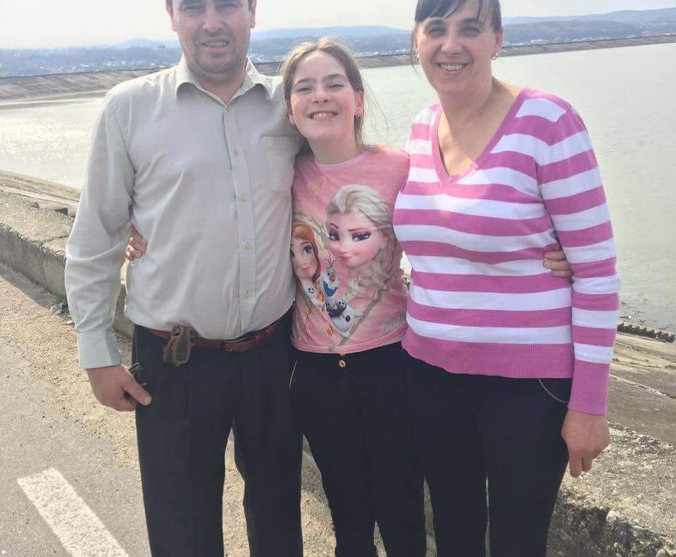 O familie distrusă de accident. Mama moartă, tatăl şi copilul grav răniţi