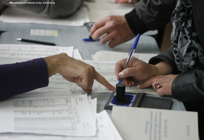 Moartă pe listele cu drept de vot, la Piteşti! Defuncta a pierit din 1985