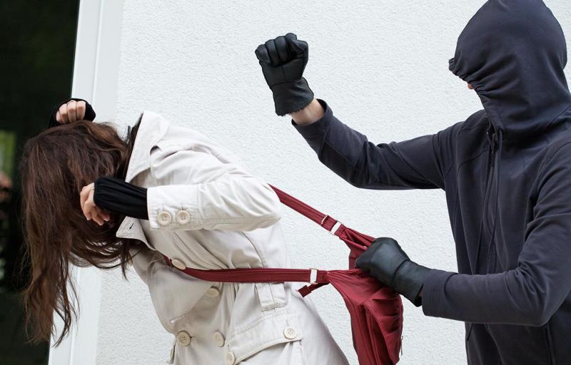 Update-Tâlhari reținuți! Au atacat şase femei pe stradă, în patru zile