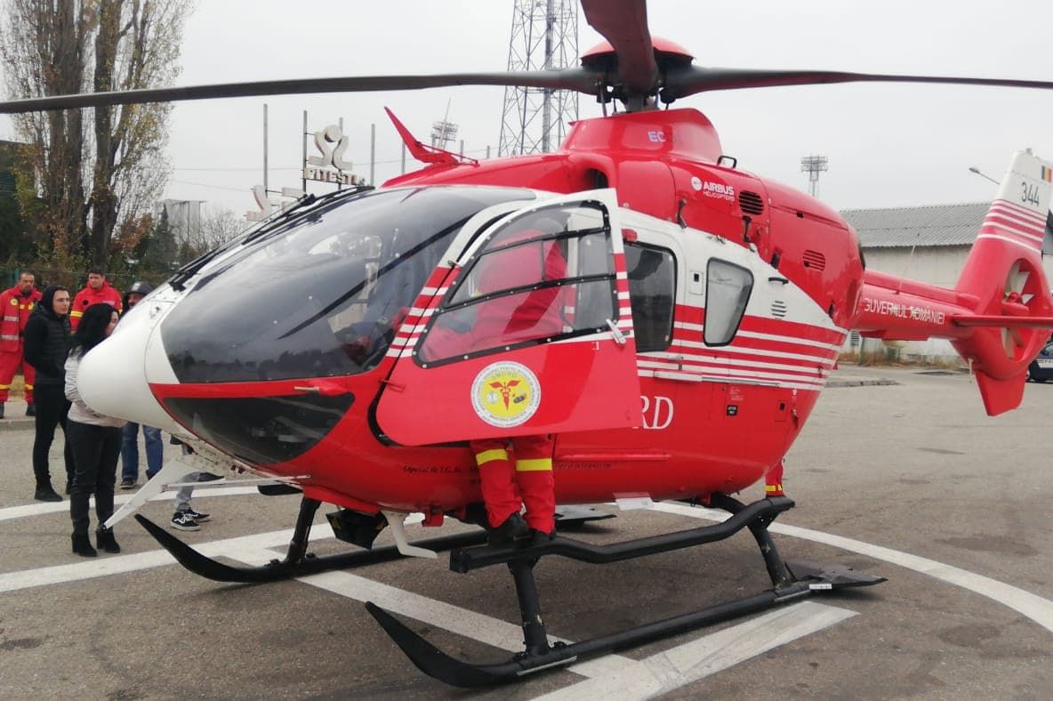 Pacient cu infarct miocardic, transportat cu elicopterul la București