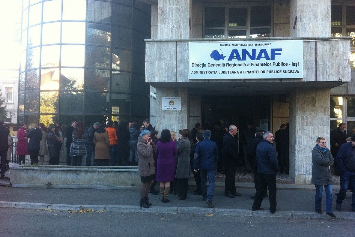 Finanţiştii ameninţă cu greva! Supăraţi că pot fi reduceri de personal