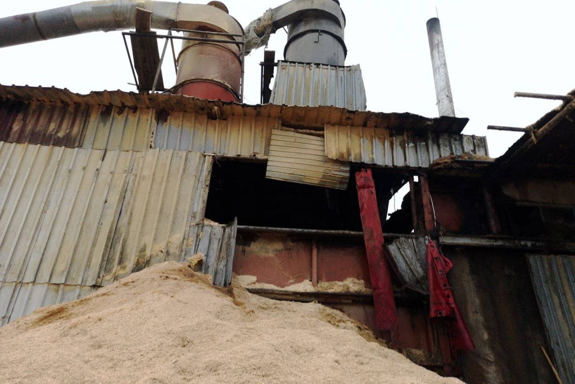 UPDATE-Incendiu la fabrica de mobilă Alpitex, din Albota! Intervin 11 pompieri