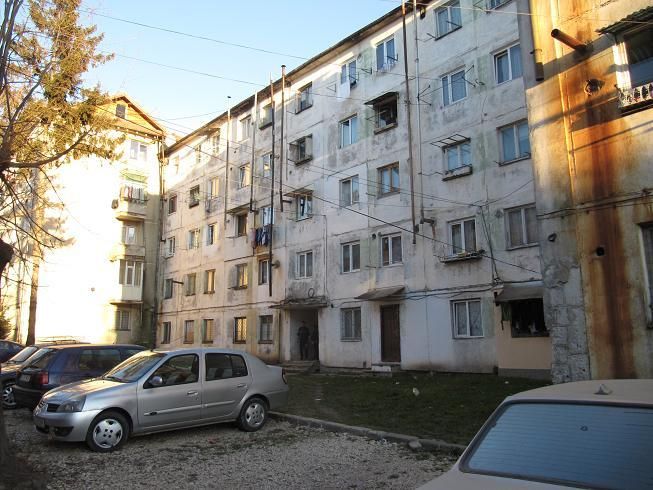 Mort în garsonieră de mai multe zile! Pompierii au făcut descoperirea