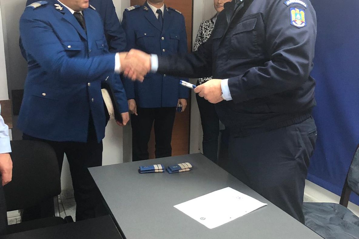 Avansări în grad la jandarmii argeșeni de Ziua Naţională