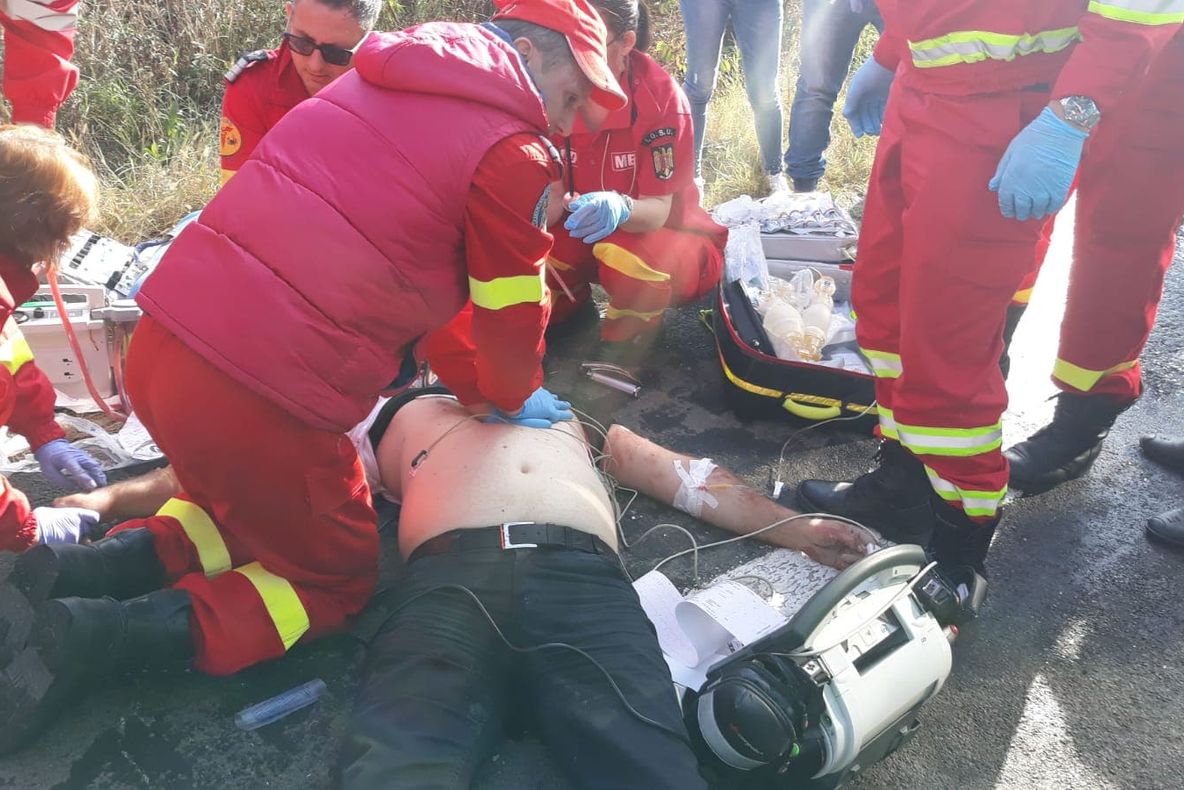 Accident cu un autocar în Argeș. O persoană a murit