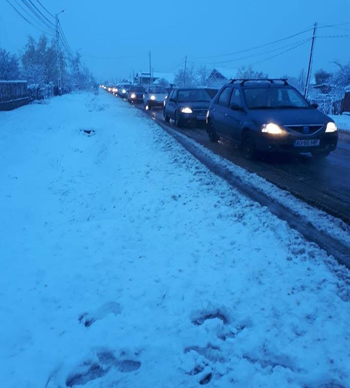 Stocuri suficiente de antiderapant în Argeș! Starea drumurilor județene este...