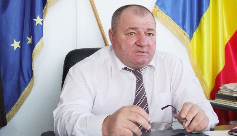 Edil din Argeș condamnat la închisoare, cu suspendare! Și-a angajat ginerele la Primărie