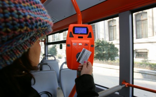 Bilete plătite cu cardul, direct în autobuz, la Piteşti