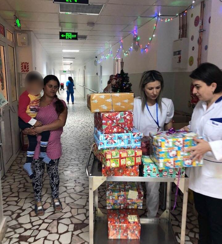 Moș Nicolae a sosit și la Spitalul de Pediatrie Pitești