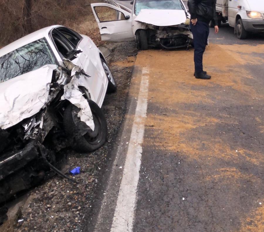 Accident cu patru răniţi la Cotmeana, pe DN7! Şoferul vinovat are 83 de ani