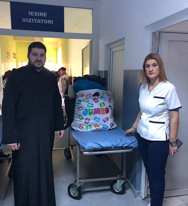 Donații de haine la Spitalul Județean Argeș pentru persoanele fără adăpost