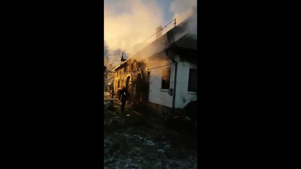 VIDEO-Octogenară carbonizată în locuință, în timpul unui incendiu la Godeni