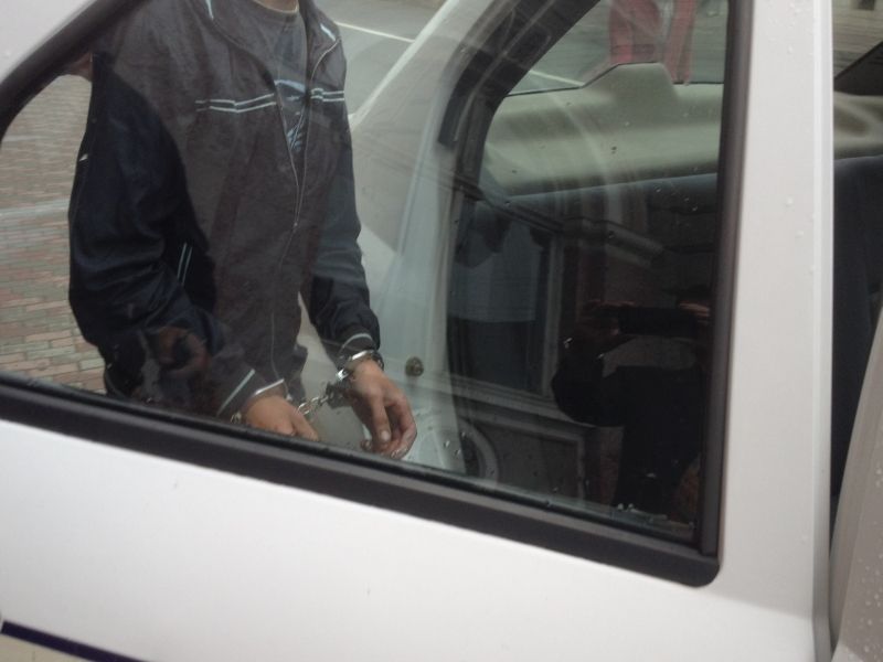 Recidivist reţinut după ce a furat o autoutilitară! Cercetat şi în alte dosare