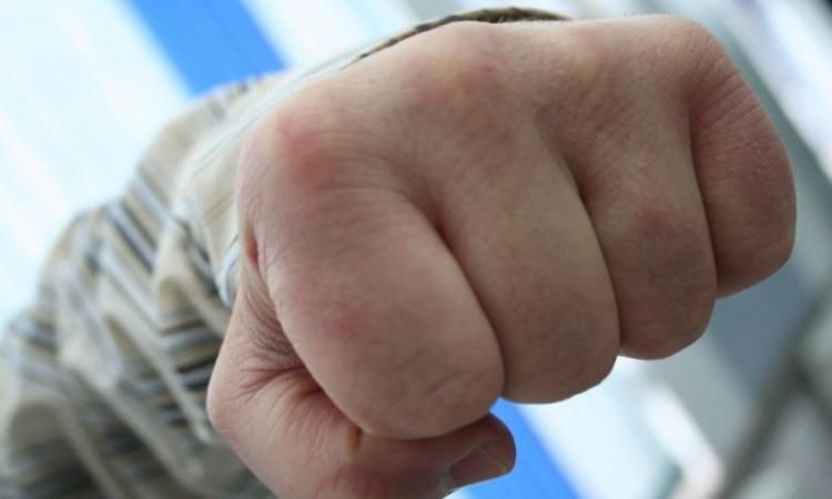 Arest la domiciliu pentru un pumn! Incidentul a avut loc într-o sală de jocuri