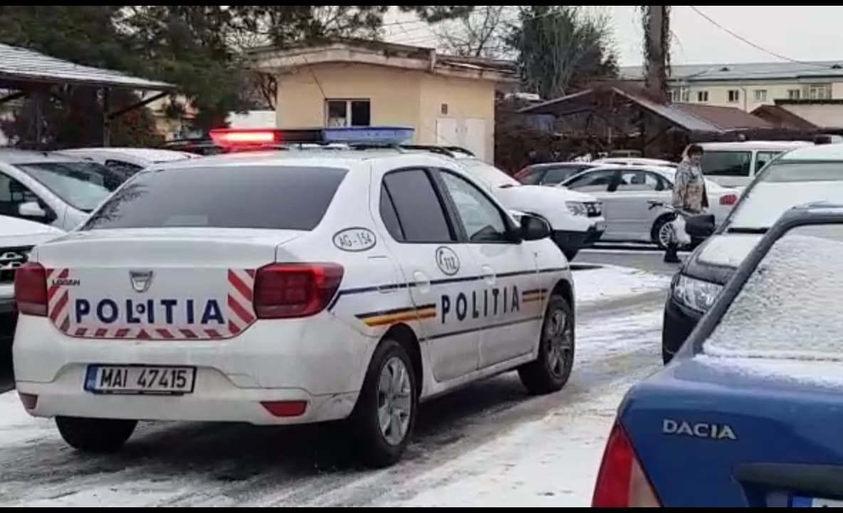 Doi bărbaţi reţinuţi după ce au minţit în privinţa unui accident