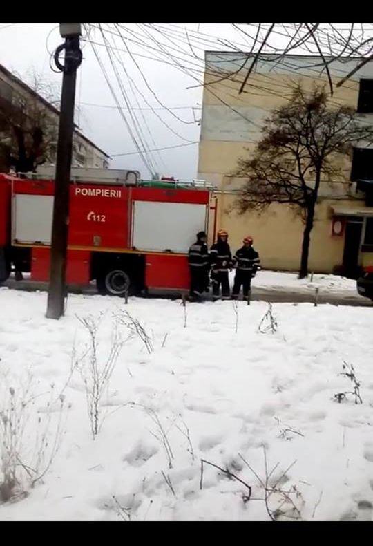 Video-Explozie într-un apartament la Câmpulung! Un bărbat rănit