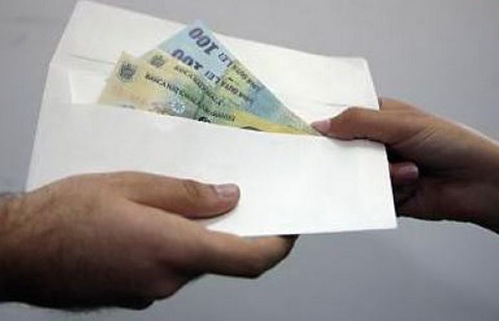 Autodenunţ! Poliţistul a spus că un şofer i-a oferit mită