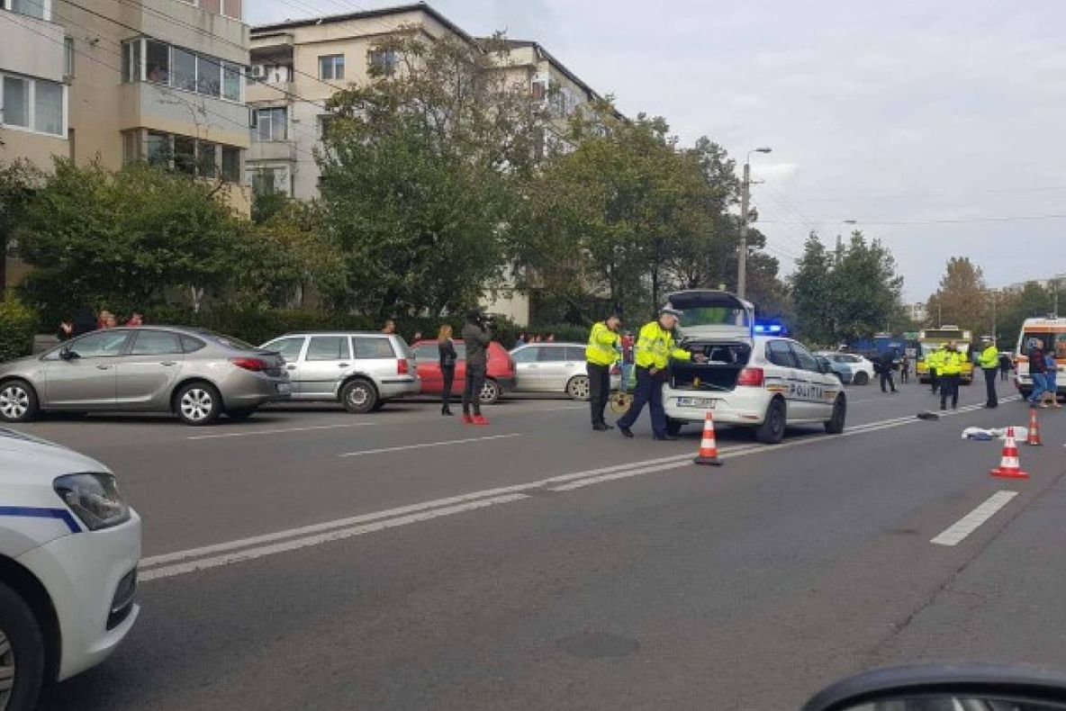 Un copil de 10 ani, lovit de o maşină când traversa neregulamentar
