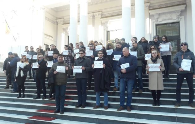 Judecătorii Curții de Apel Pitești își suspendă activitatea o oră pe zi