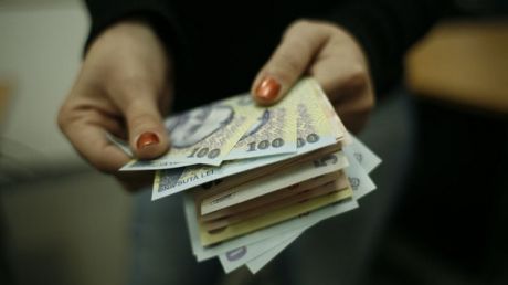 Un bătrân din Pitești, înșelat prin metoda „împrietenire”. A rămas fără banii de pensie