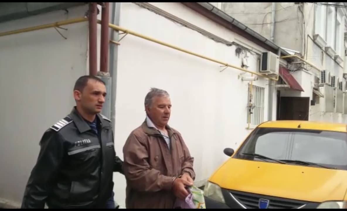 Doi bunici s-au încăierat la barbut, ajungând  la tâlhărie