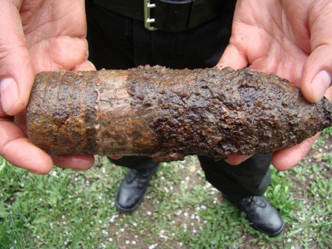 Proiectil neexplodat găsit de pescari, la Bradu