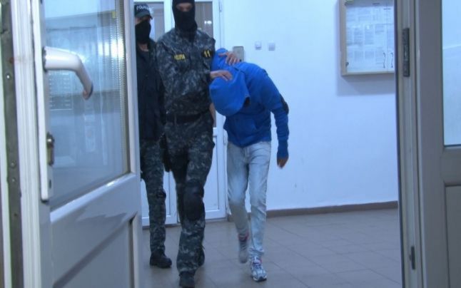 Tâlhar minor dus în arest! A atacat tot un minor