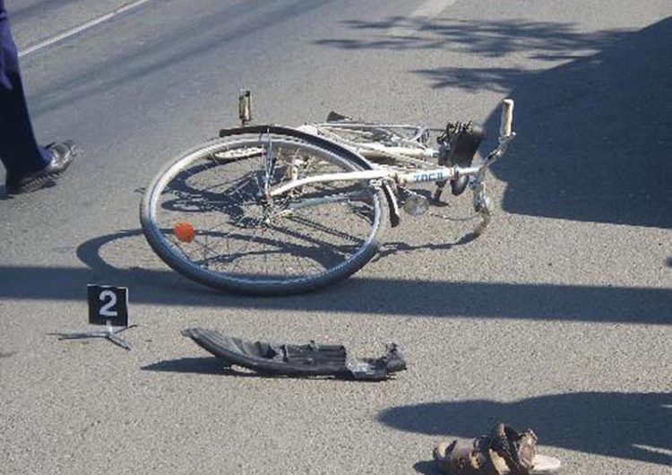 Biciclist grav rănit în urma unui accident la Mălureni