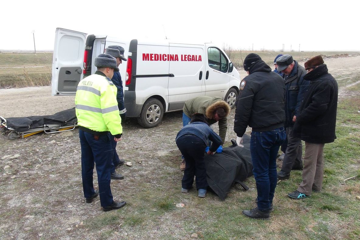 Găsit mort pe drum după ce medicii i-au dat drumul să plece din spital