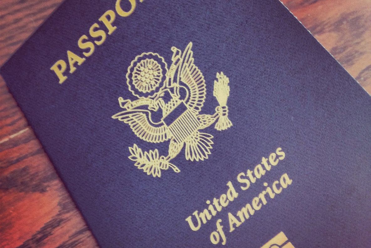 O americancă stătea ilegal în România! Obligată să părăsească ţara!