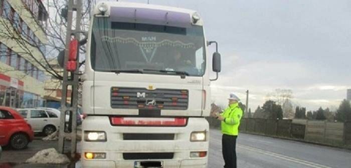Pericol la volan! Şofer de TIR cu permisul anulat