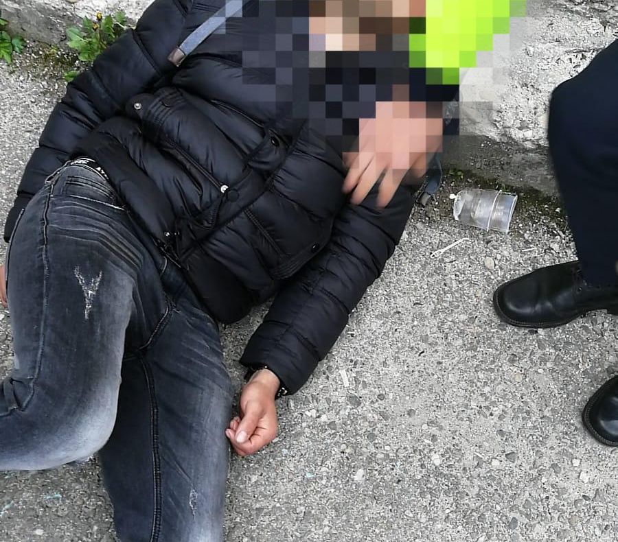 Salvat de un jandarm după ce i s-a făcut rău lângă un centru comercial