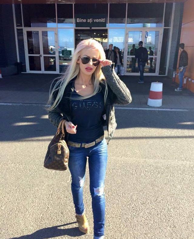 Blonda beată a ajuns la închisoare! Vezi pentru ce a fost condamnată!